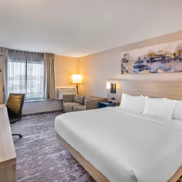 Comfort Inn East Hôtels à proximité de : Place Champlain