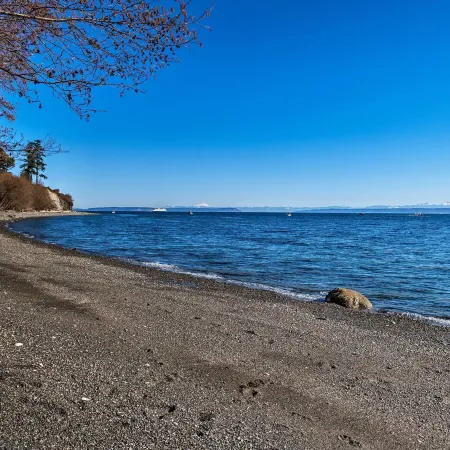 Puget Sound Escape Private Beach and Oversized Deck
