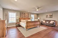 Morrisonville Manor w/ Fire Pit & Hot Tub! - WiFi