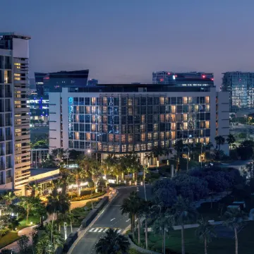 Yas Plaza Circuit by IHG Отели рядом с достопримечательностью «Пристань для яхт Яс»