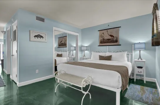 Coastal Escape with Kitchenette and Balcony - Relaxing Hideaway