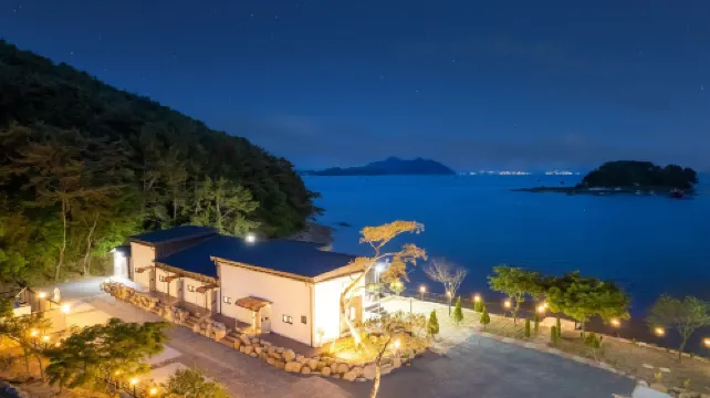 Changwon 055 Poolvilla