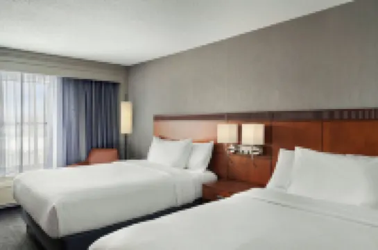 คอร์ทยาร์ดบายแมริออท แฮมิลตัน โรงแรมใน