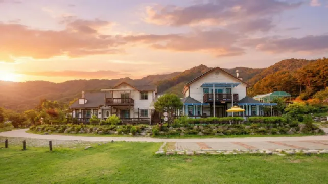 化川帕普里卡黃色旅館