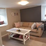 Cosy Living Room, Bedroom and Bathroom and Kitchen Area Hotéis em 