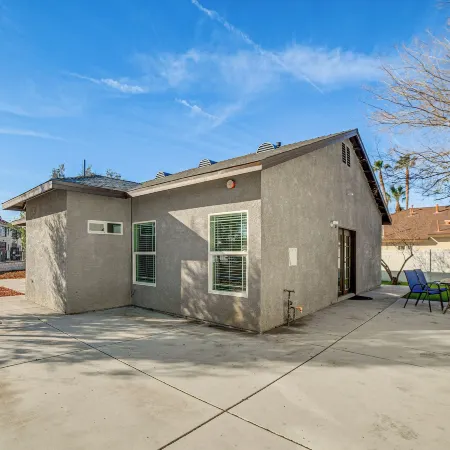 Fully Updated! Prime Riverside Spot Near Dtwn