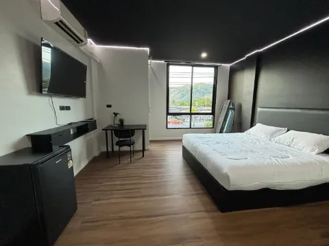 ห้องดีลักซ์พร้อมระเบียงและวิวภูเขา(เตียงคิงไซส์)