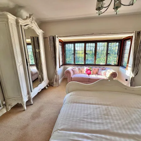 Pet-friendly Holiday Home With Scenic Views, No Deposit Hotels in Dacorum