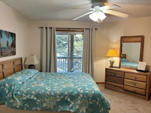 Indoor and outdoor Pool, Gym,Walk to Beach or Town
