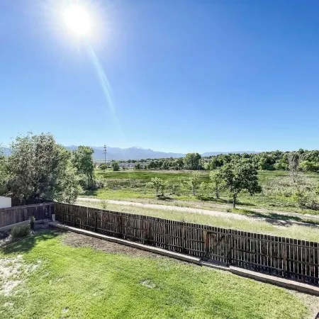 1040 Pond Side