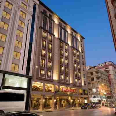 Ramada Hotel & Suites by Wyndham Adana Hotel Exterior