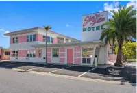 3 min to beach ~ pool ~ free parking