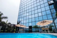 Melia Lima - Pools