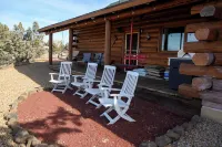 Mountain View Cabin Oasis near Smith Rock on Multi-acre Property, Dog-Friendly!