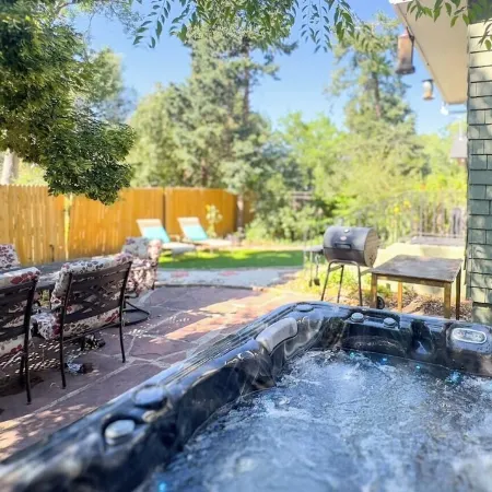 Pikes Peak Views + Hot Tub + Downtown in 2 Minutes