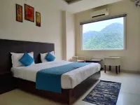 Foxoso Heights, Tapovan - bar