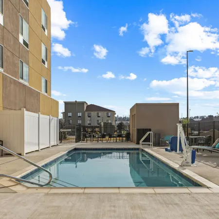 TownePlace Suites by Marriott Pell City Отели в г. Сент-Клэр