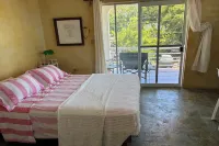 Best Location, Caribbean views, Off street parking, walk everywhere.