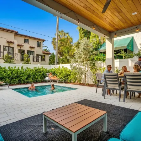 Luxury Paradise Walk to Las Olas -5 Mins to Beach