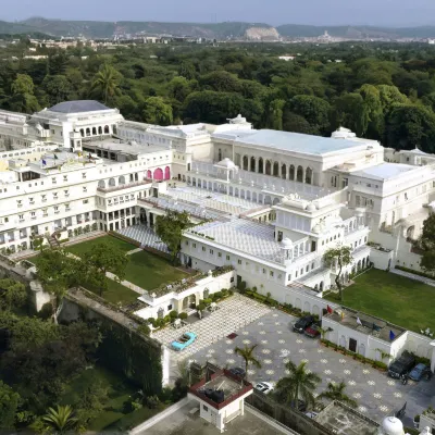 The Raj Palace Отели рядом с достопримечательностью «Форт Нахаргарх»