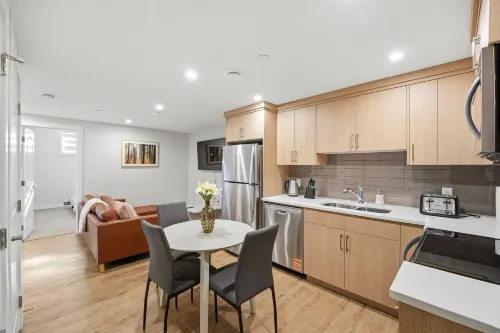Luxury 2Bedroom Suite with Park Views in Calgary - บังกะโล