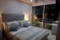 Apto Moderno 3 Hab-Agua 24-7-Central-AC Hôtels à : 