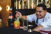 Saya Hotel & Suites - bar
