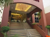 FuramaXclusive Sukhumvit Hotel dekat pusat perbelanjaan Central Embassy