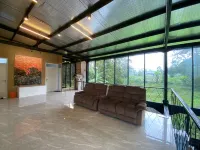 Villa Vive Trawas فنادق في بريجين