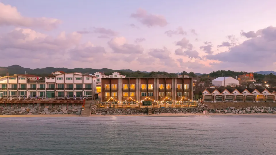 Taean Awesome Khan Pension