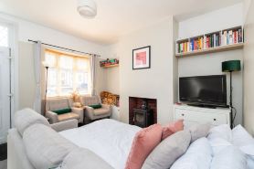Central 2 BR Cosy House