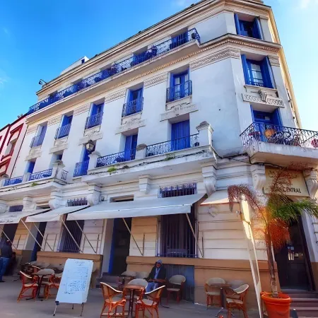 Hôtel Central Отели рядом с достопримечательностью «Хаммам Зиани»