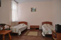 Tri Zvezdi Mini Hotel - 2-Star