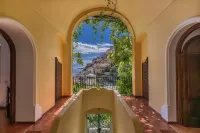 Positano: Casa Leucosia... in a wonderful ancient villa,in the heart of Positano