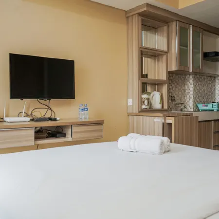 Modern and Relax Studio Room at Serpong Greenview Apartment by Travelio