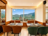 Hotel Luxeevista By Navodayans - Breakfast