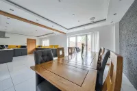 阿伯蓋萊的現代寬敞四臥住宅，可容納10人 - Wi-Fi