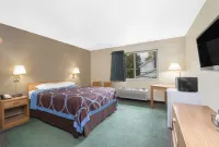 Northwoods Inn and Suites - parking