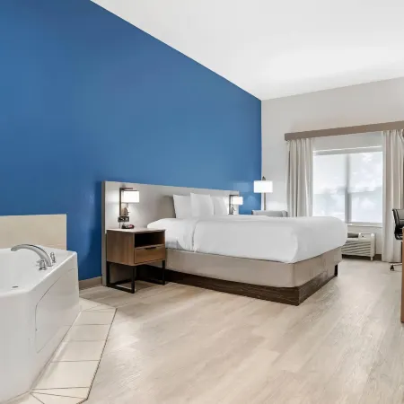 Comfort Inn & Suites