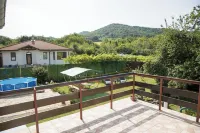 距離Veliko Tarnovo僅10公里的三居室花園房 - 3星級