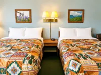 Branding Iron Motel - parking