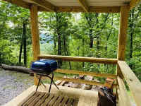 Moonshine Cabin tucked away on the Mountain,Great Location with private Hot Tub! - balcony