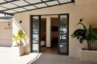 Hostal Jakiton - 2-Star