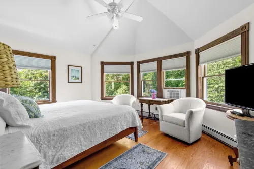 Inn at the Oaks - Homestays