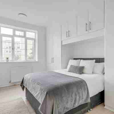 Entire Flat Sleeps 8 Rooms