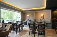 ฟรอนเฮาเซอร์ ฮอฟ โรงแรม - พร้อมอาหารเช้า