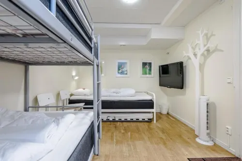 City Hostel - Nhà nghỉ