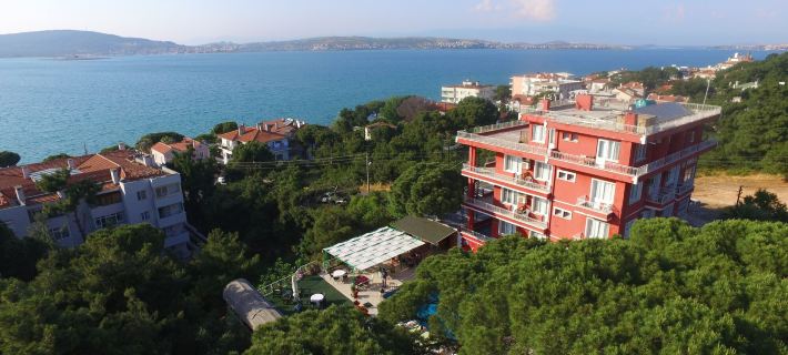 Tunc Hotel โรงแรมในไอวาลิค