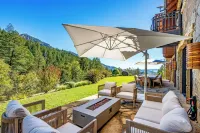 Luxury 38-Acre Calistoga Mansion - Pool, Vineyard, Amazing Views, Boccee & More - Private Pools
