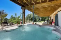 Fredericksburg Retreat w/ Hot Tub, Patio & Views - Maalaistalo